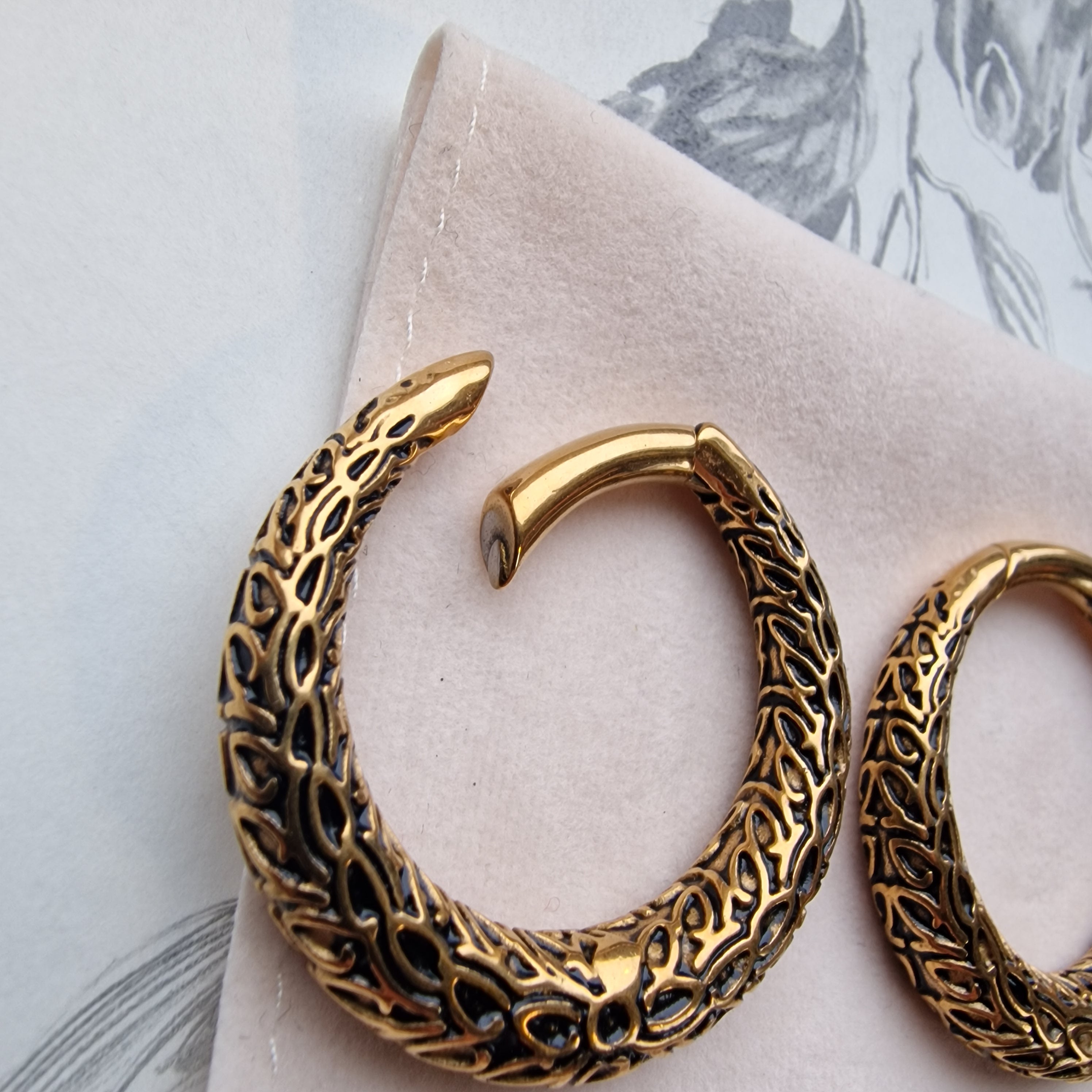 4MM 2G Sunshine Gold Ivy Thorn Hanger Ear Weights