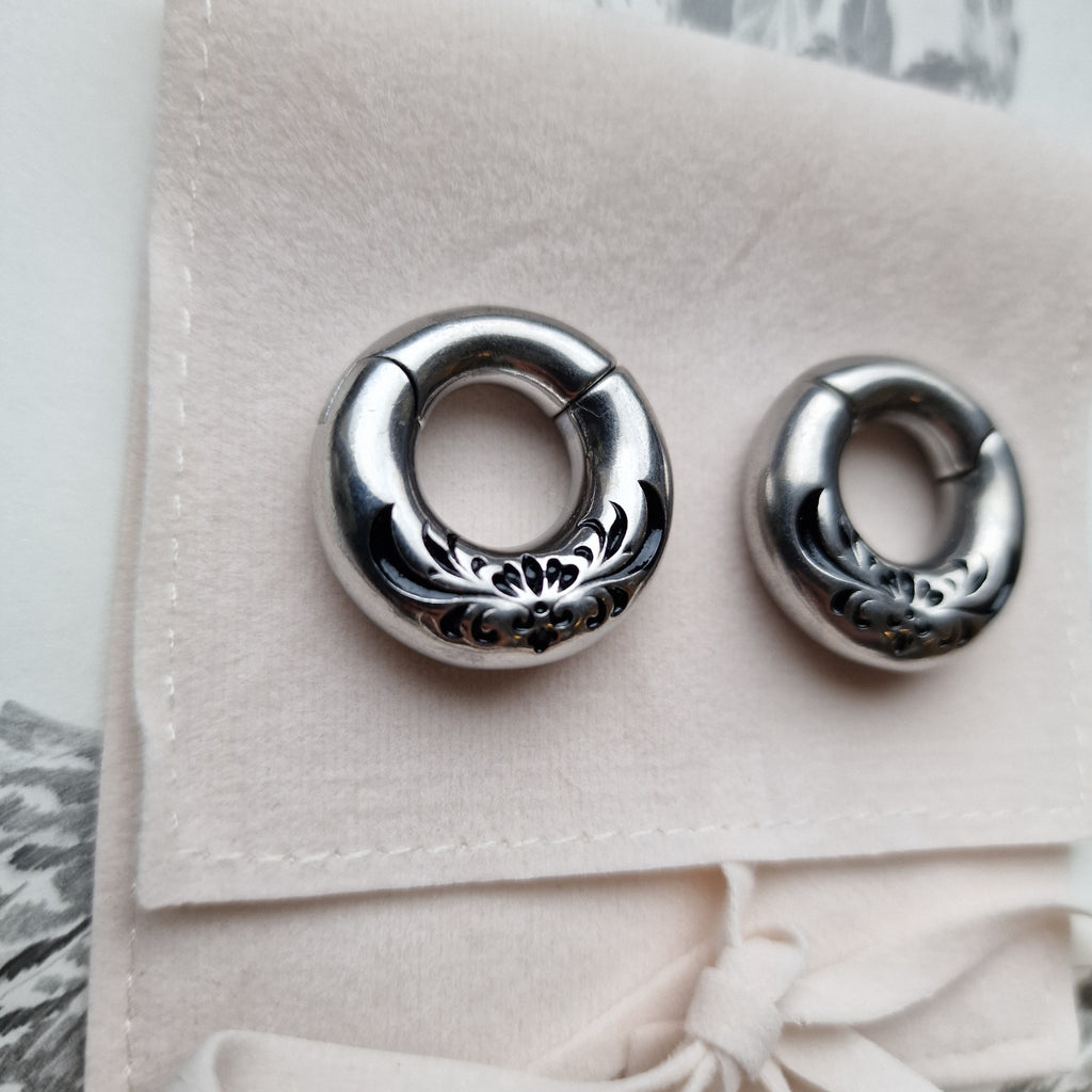 6MM 2G Silver Blossom Huggies