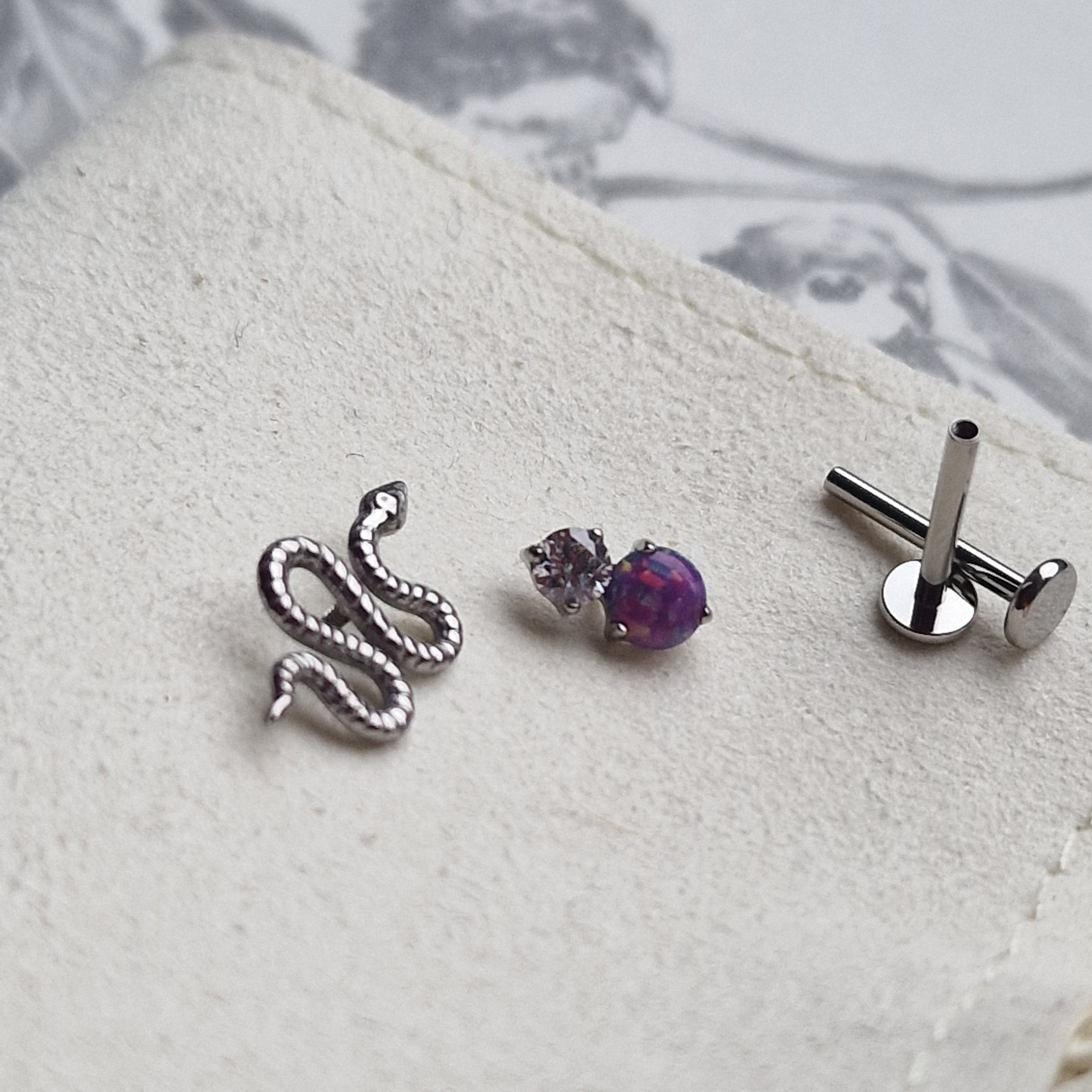 Snake × Purple Opal ●● Titanium Cartilage Asymmetric Stud Set